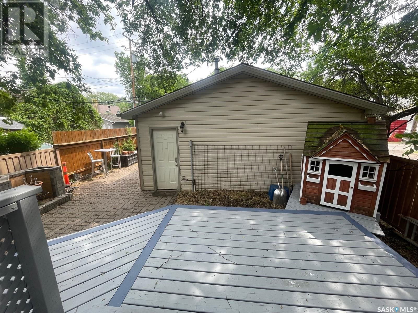 2161 CAMERON STREET Image 25
