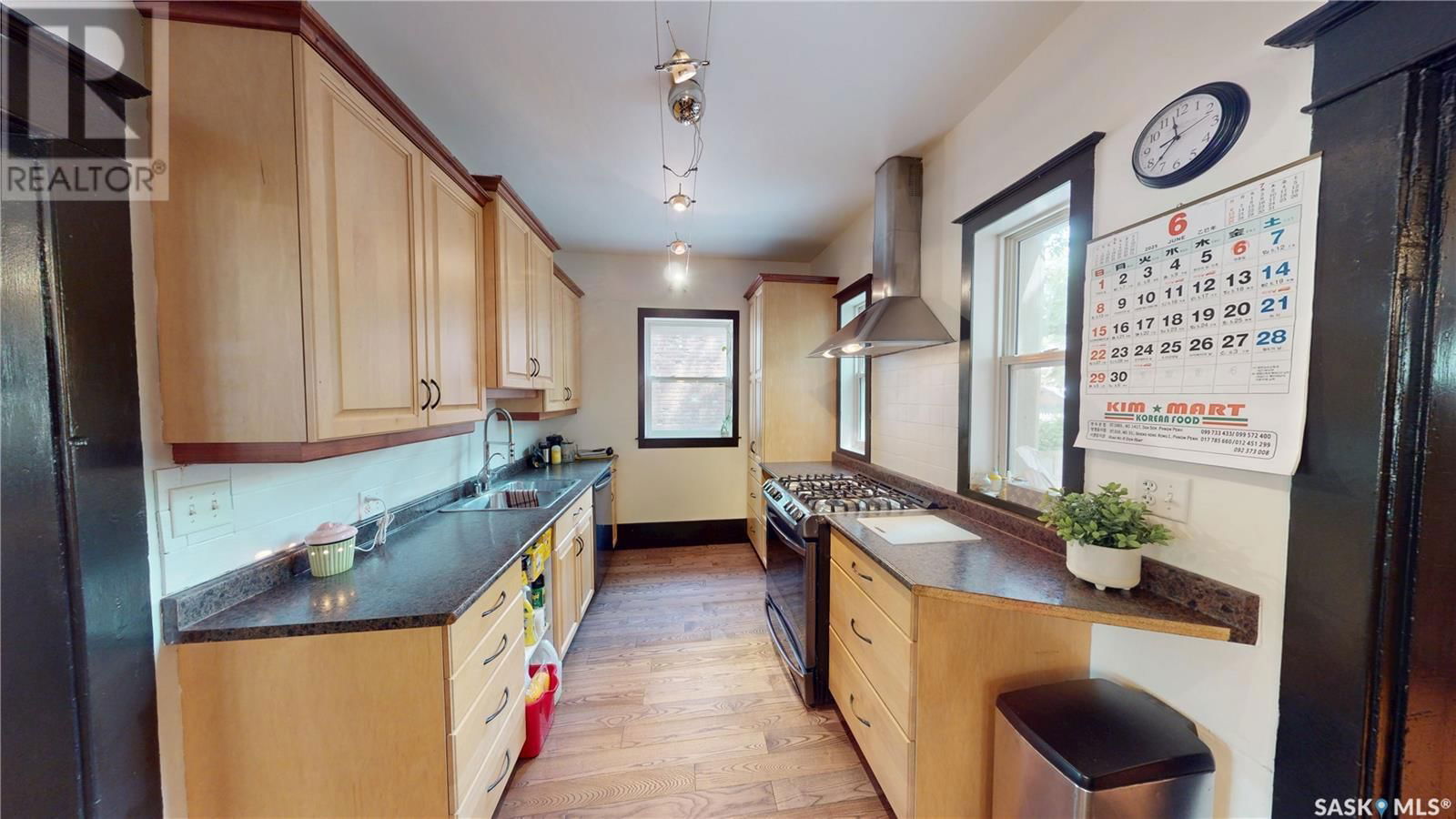 2161 CAMERON STREET Image 6