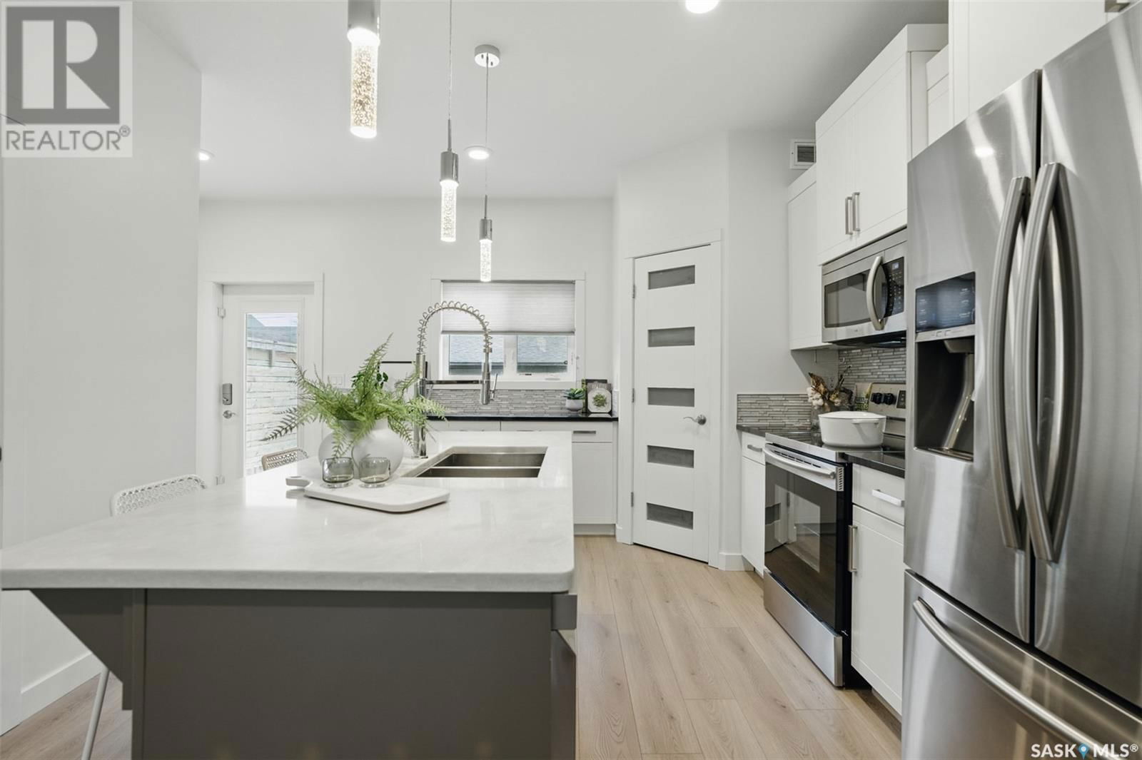 1419 ALEXANDRA AVENUE Image 10
