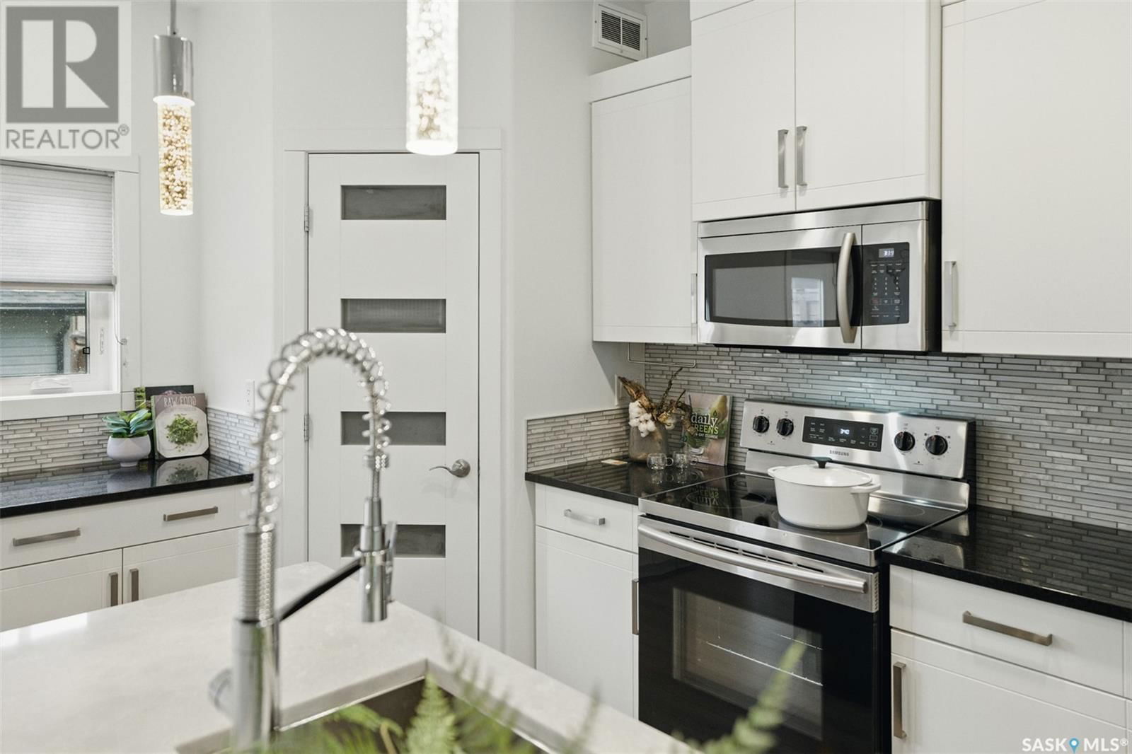 1419 ALEXANDRA AVENUE Image 16