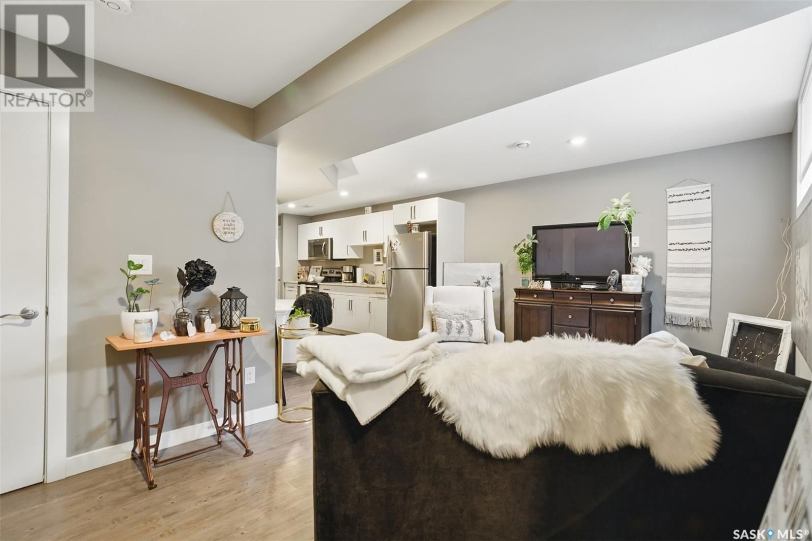 1419 ALEXANDRA AVENUE Image 33