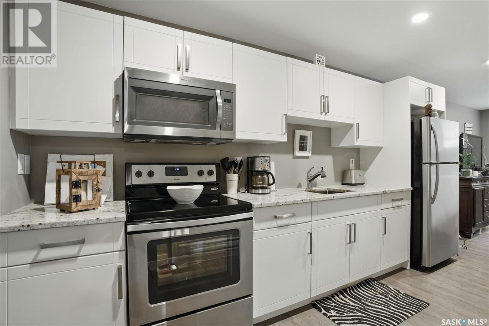 1419 ALEXANDRA AVENUE Image 37