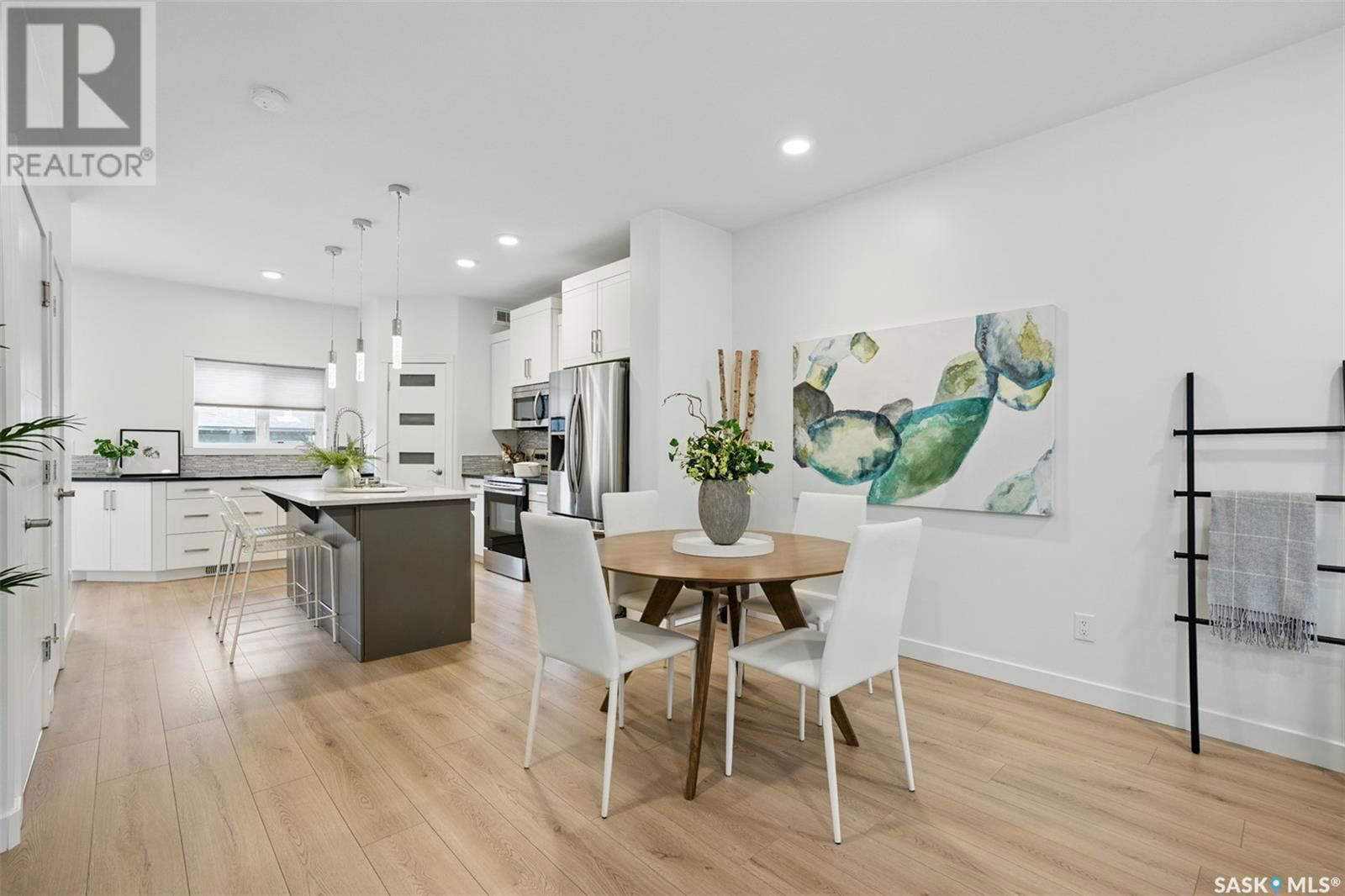 1419 ALEXANDRA AVENUE Image 8