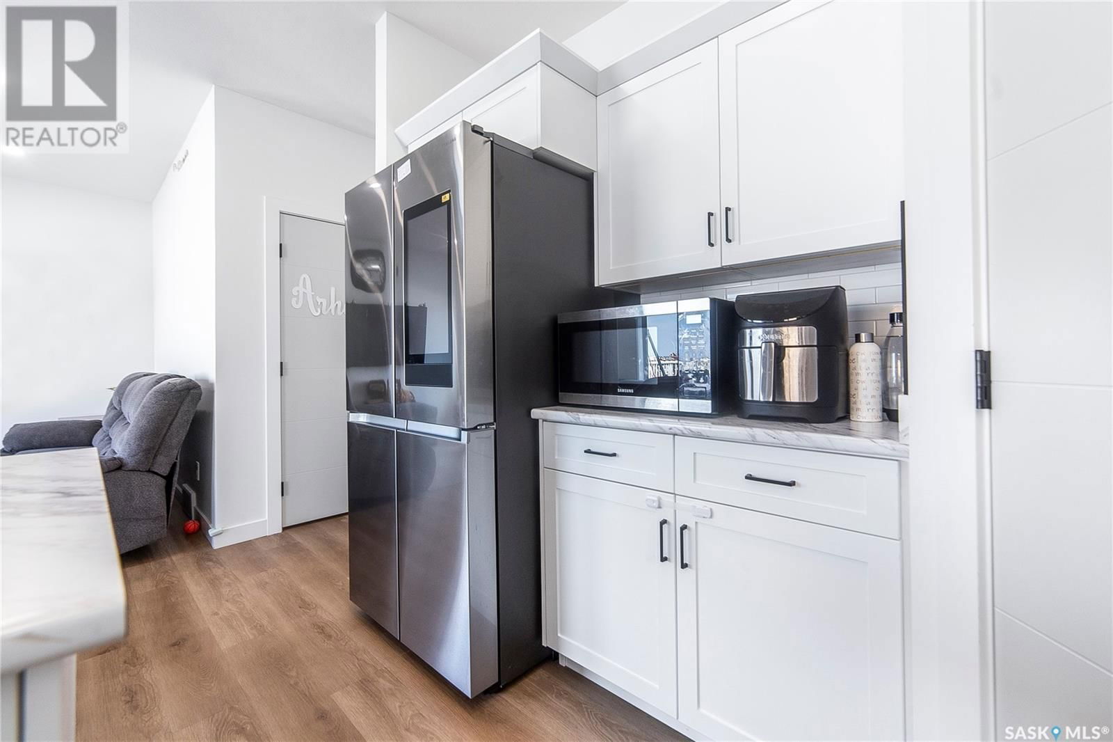 814 1ST AVENUE Image 11
