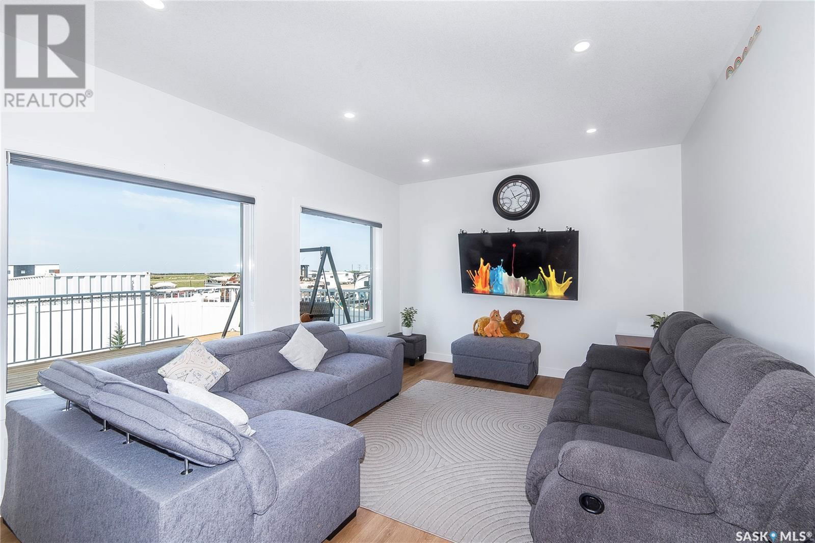 814 1ST AVENUE Image 15
