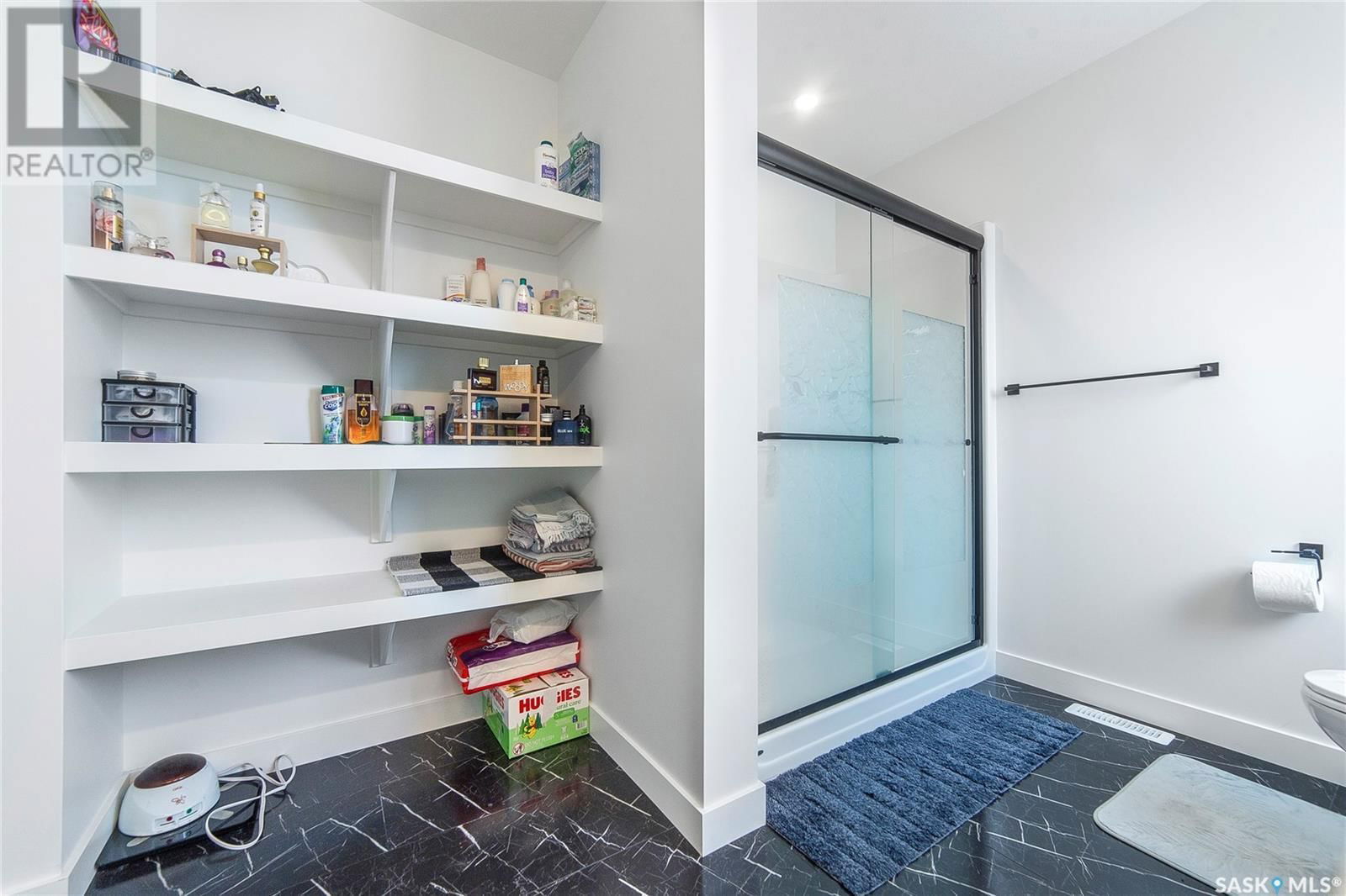 814 1ST AVENUE Image 23