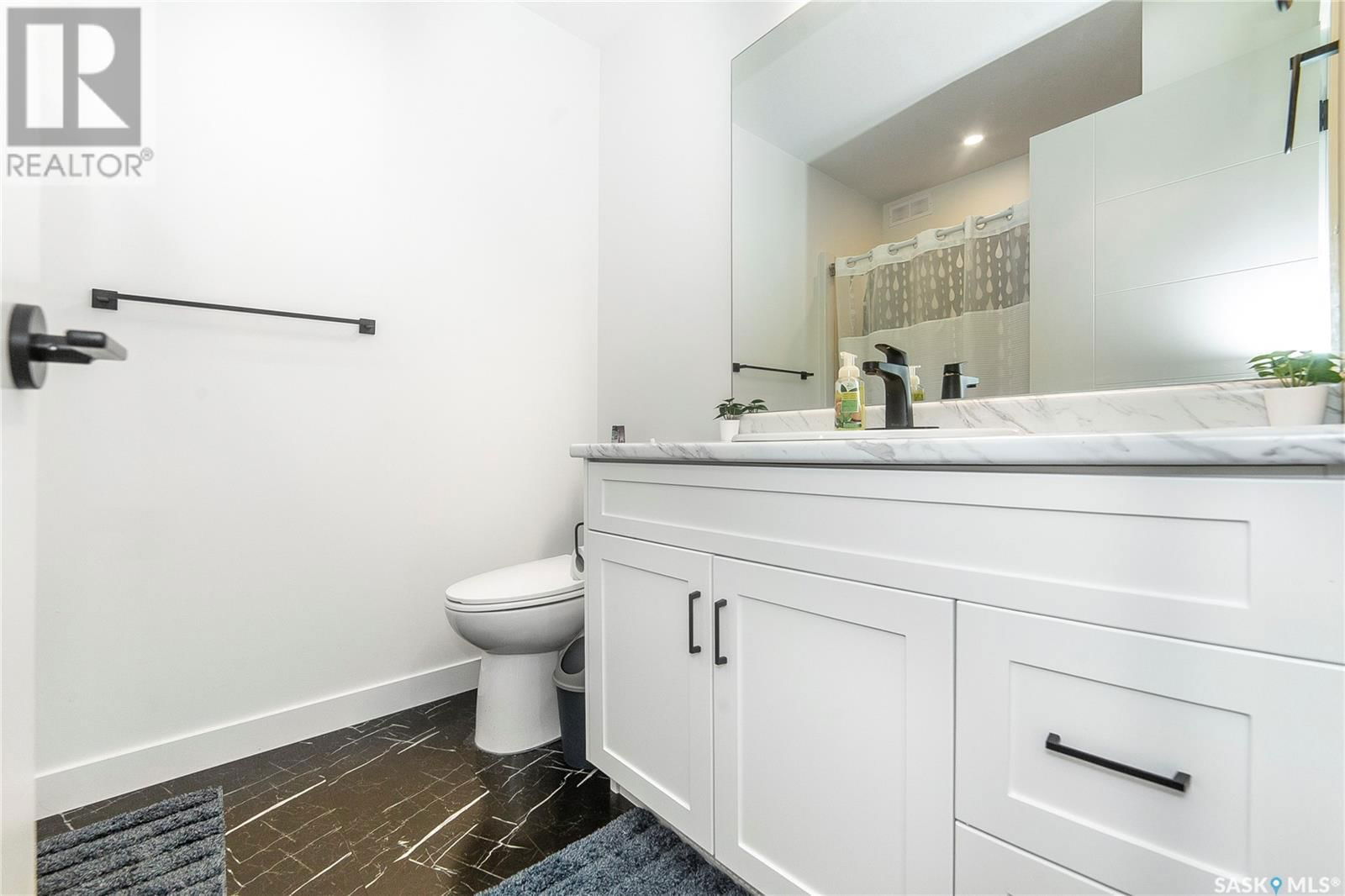 814 1ST AVENUE Image 30