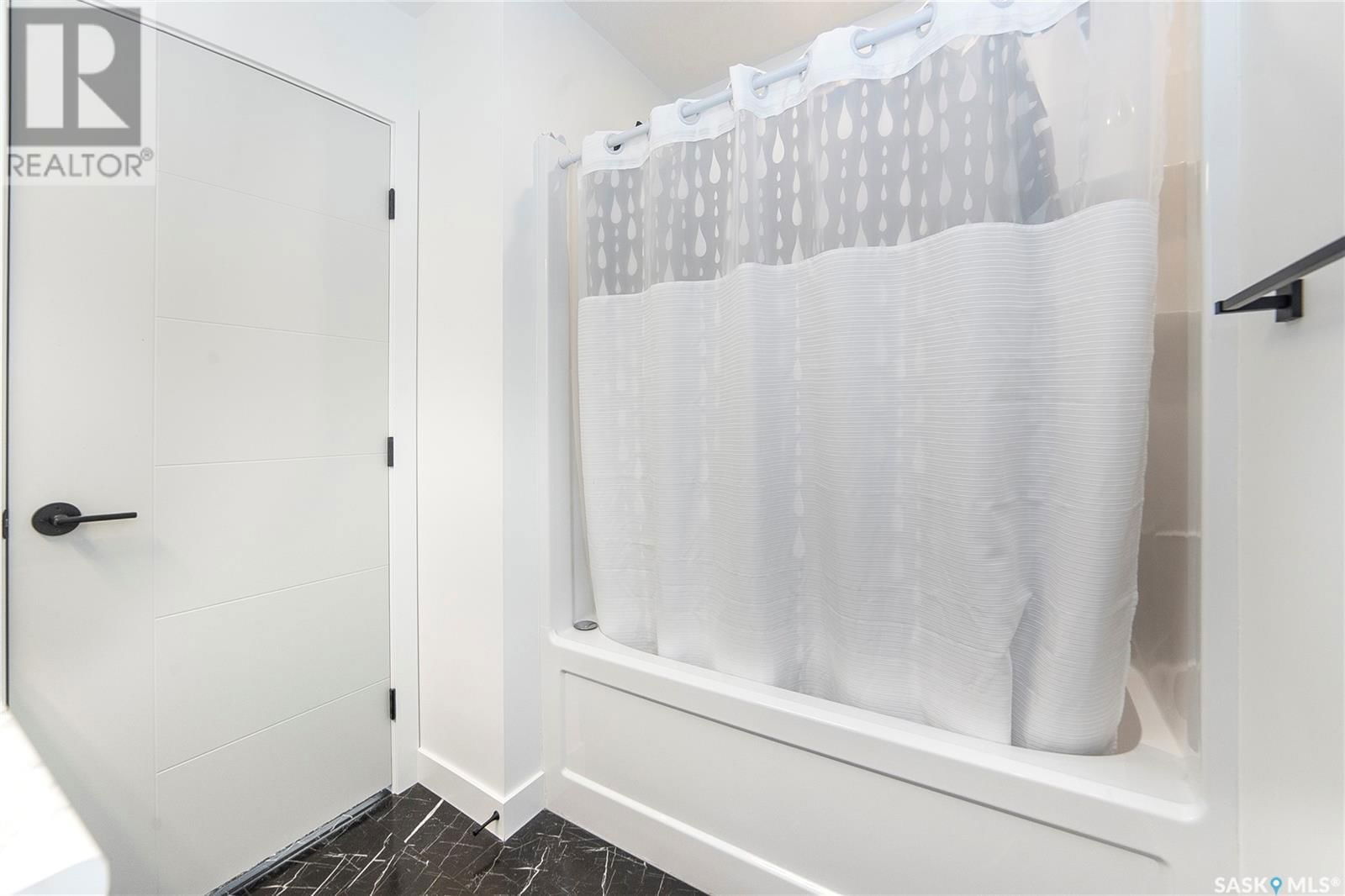 814 1ST AVENUE Image 32