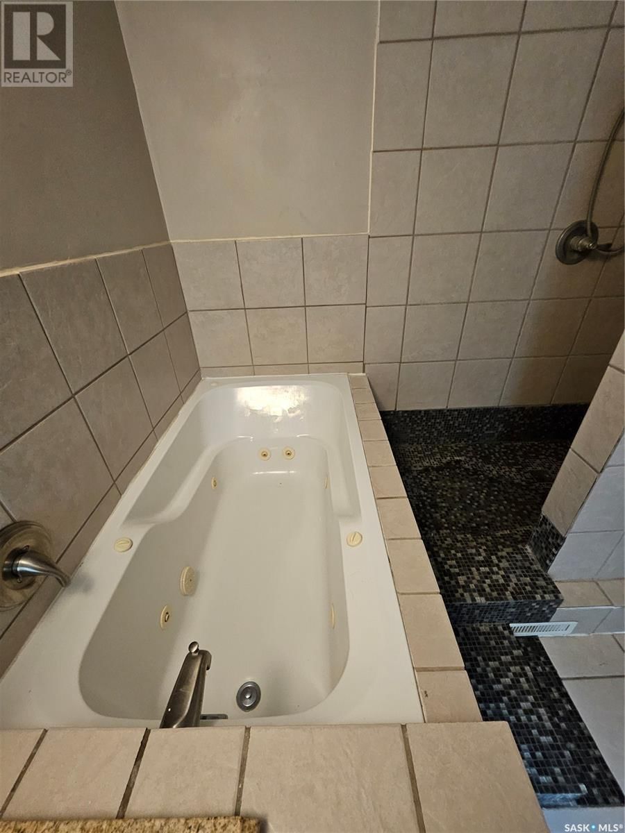 626 2ND STREET Image 30