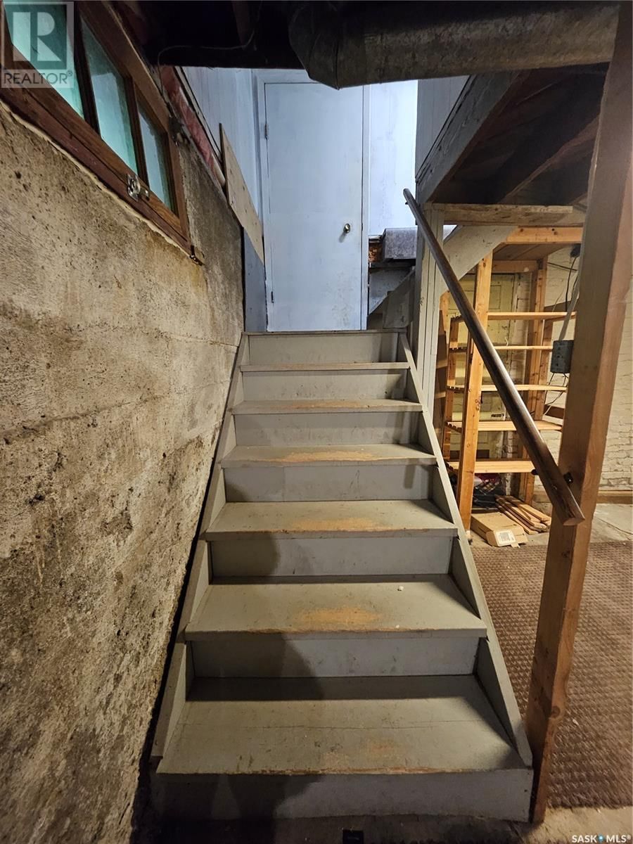 626 2ND STREET Image 35