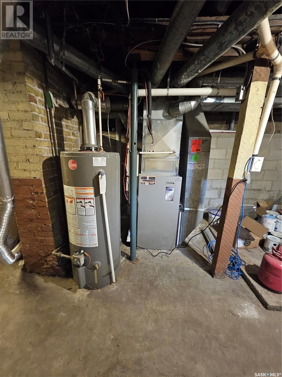626 2ND STREET Image 38