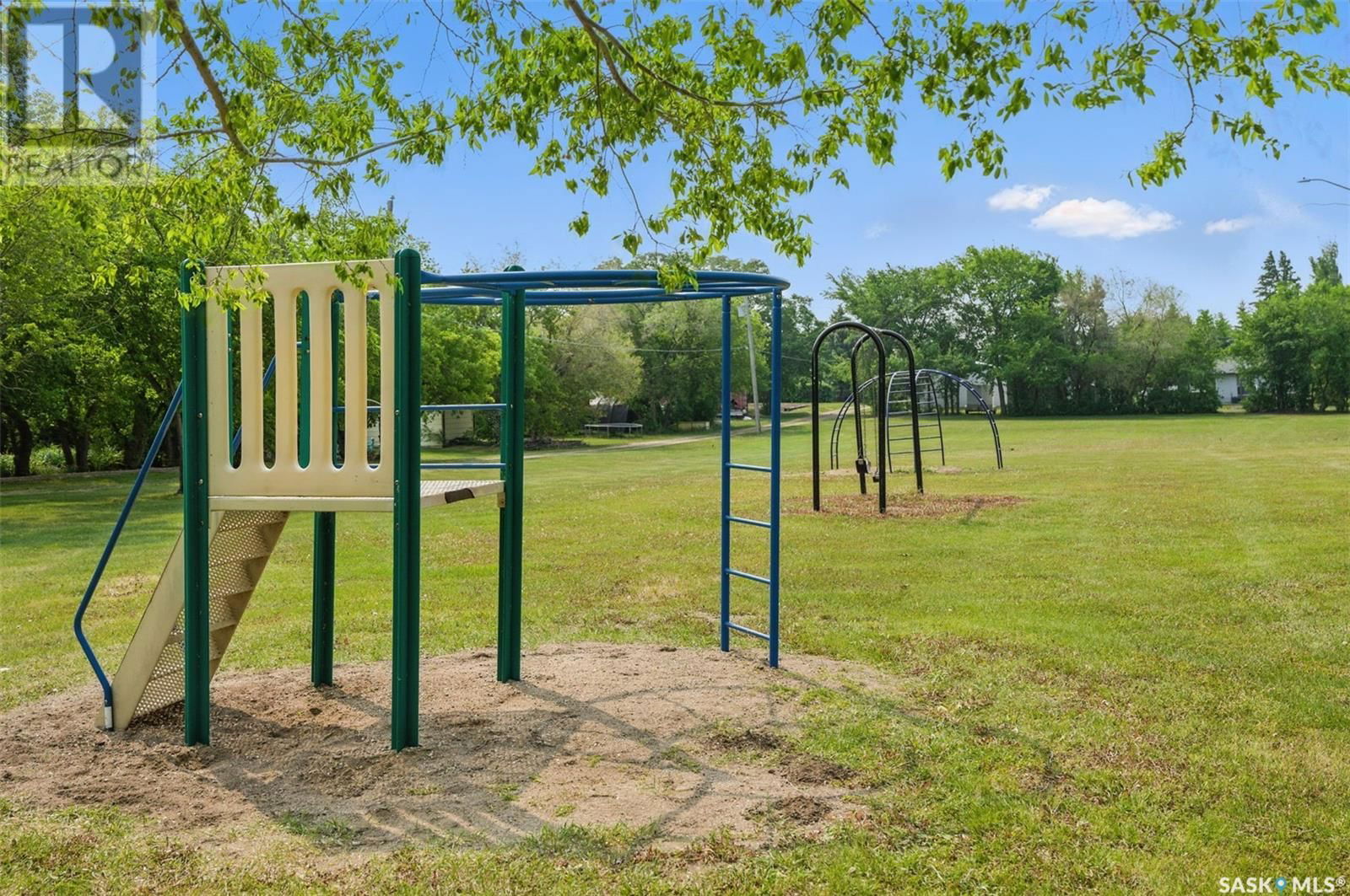 745 GRID ROAD Image 33