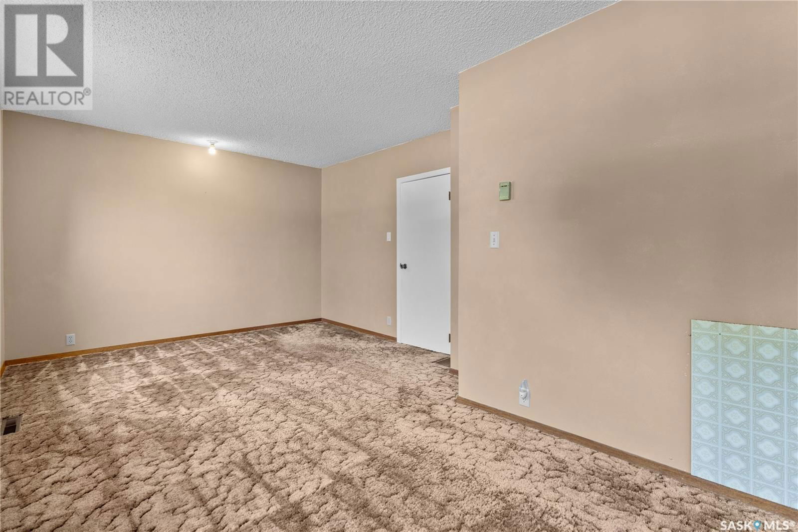 209 PATRICK STREET Image 12