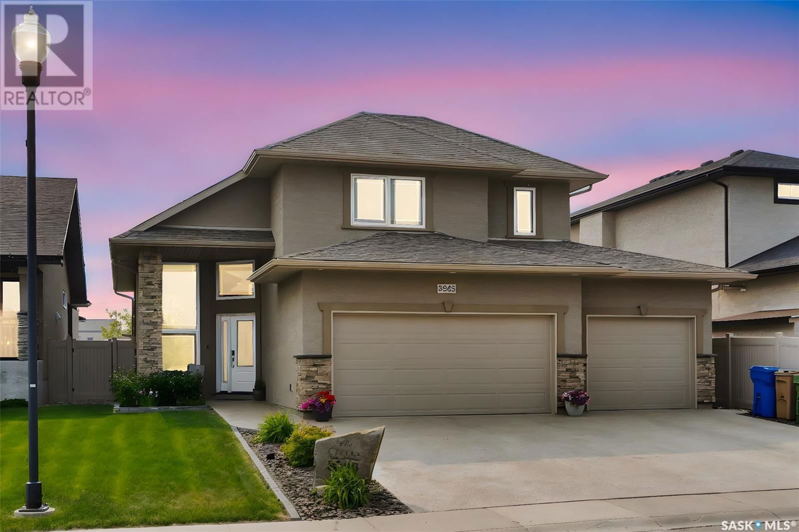 3945 SANDHILL CRESCENT Image 1