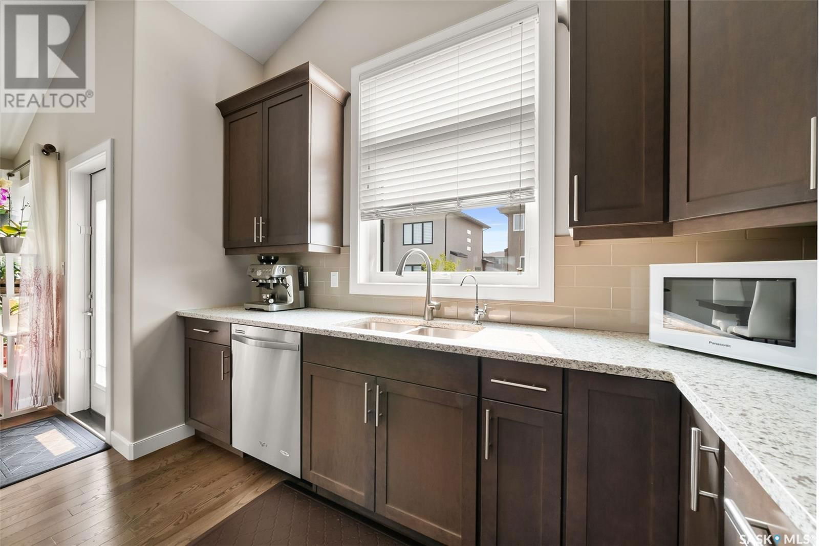 3945 SANDHILL CRESCENT Image 10