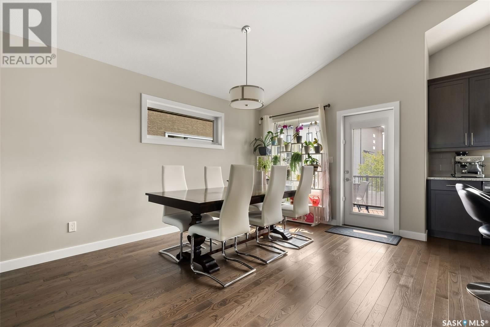 3945 SANDHILL CRESCENT Image 13