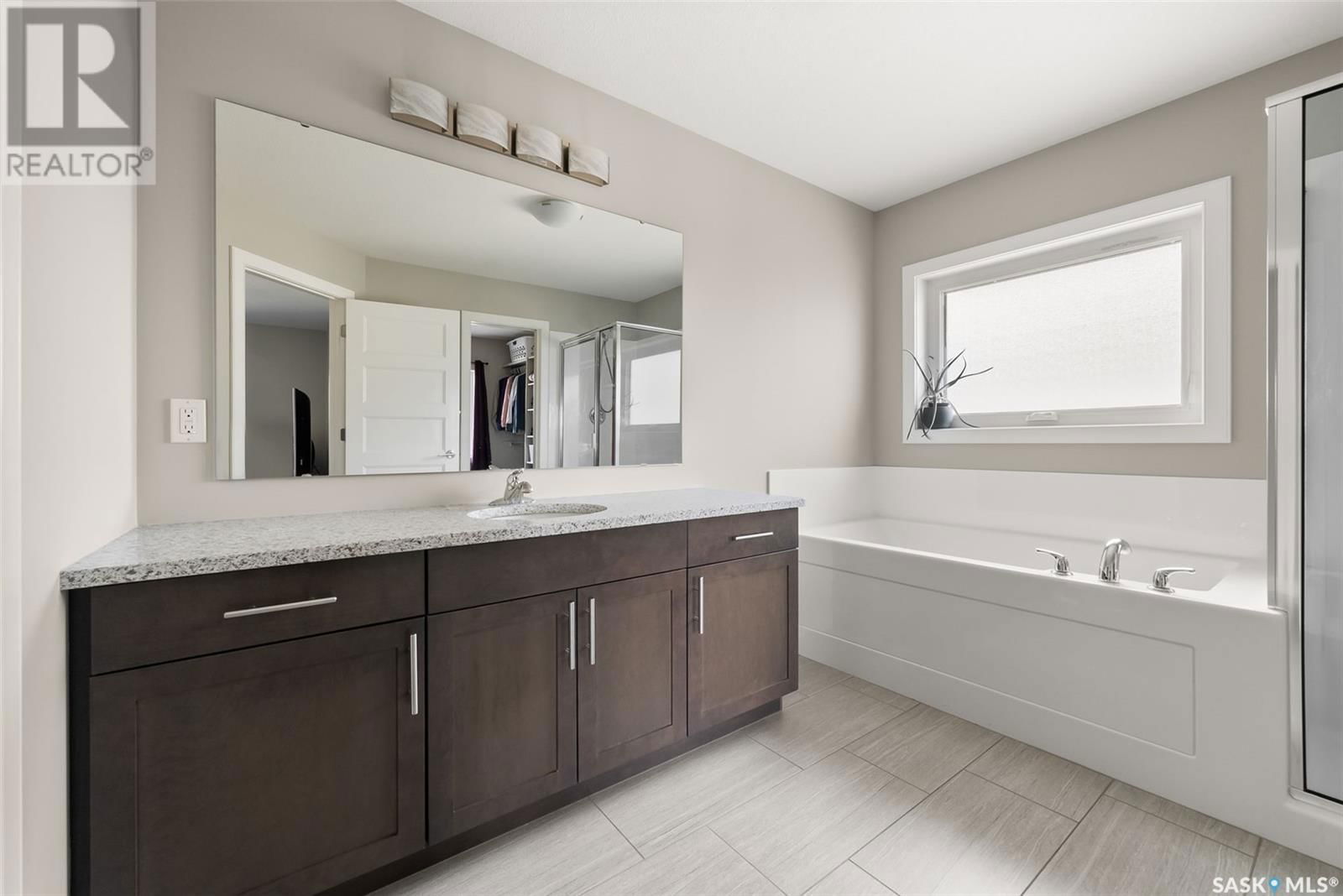 3945 SANDHILL CRESCENT Image 16