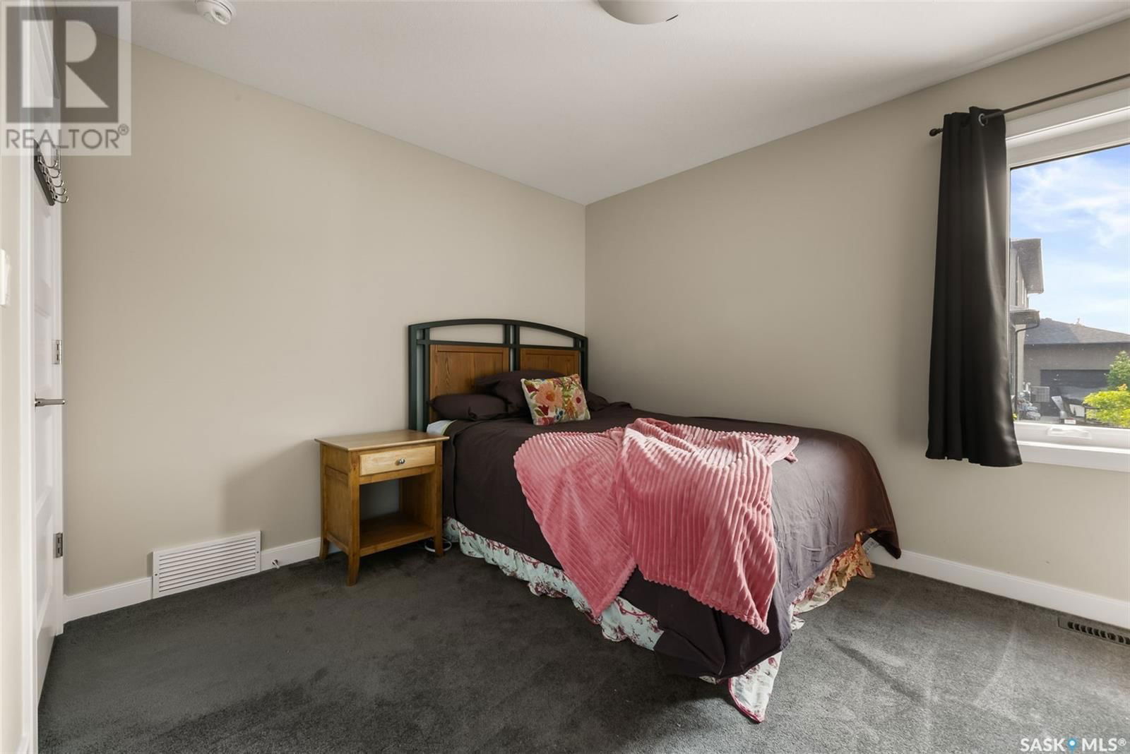 3945 SANDHILL CRESCENT Image 20