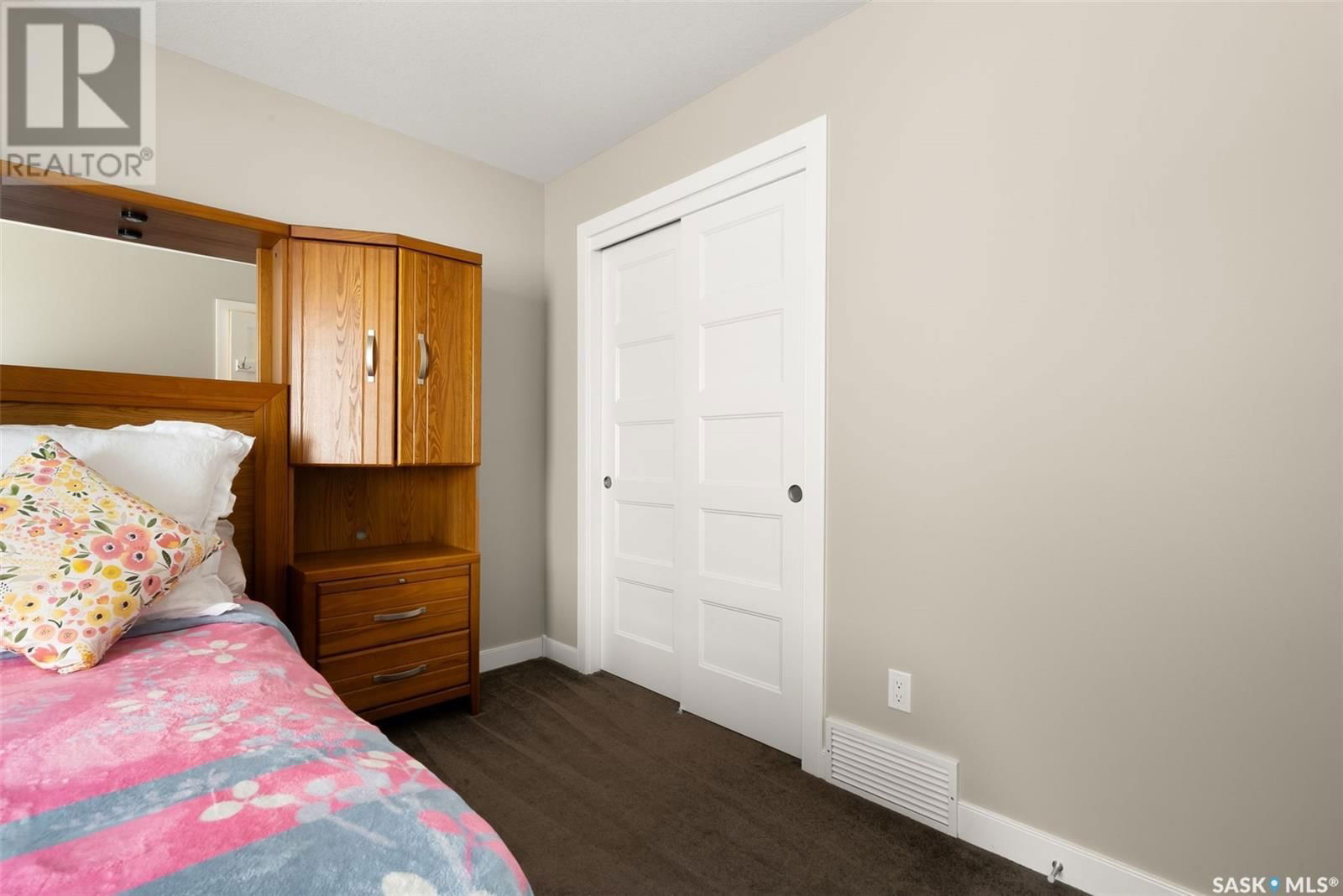 3945 SANDHILL CRESCENT Image 24