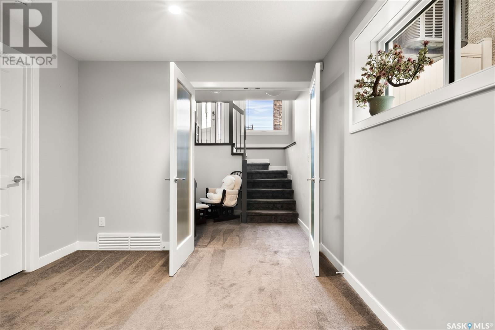 3945 SANDHILL CRESCENT Image 28