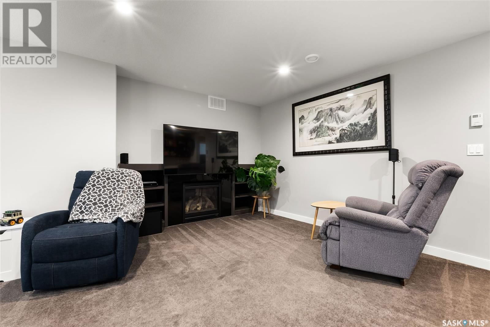 3945 SANDHILL CRESCENT Image 30