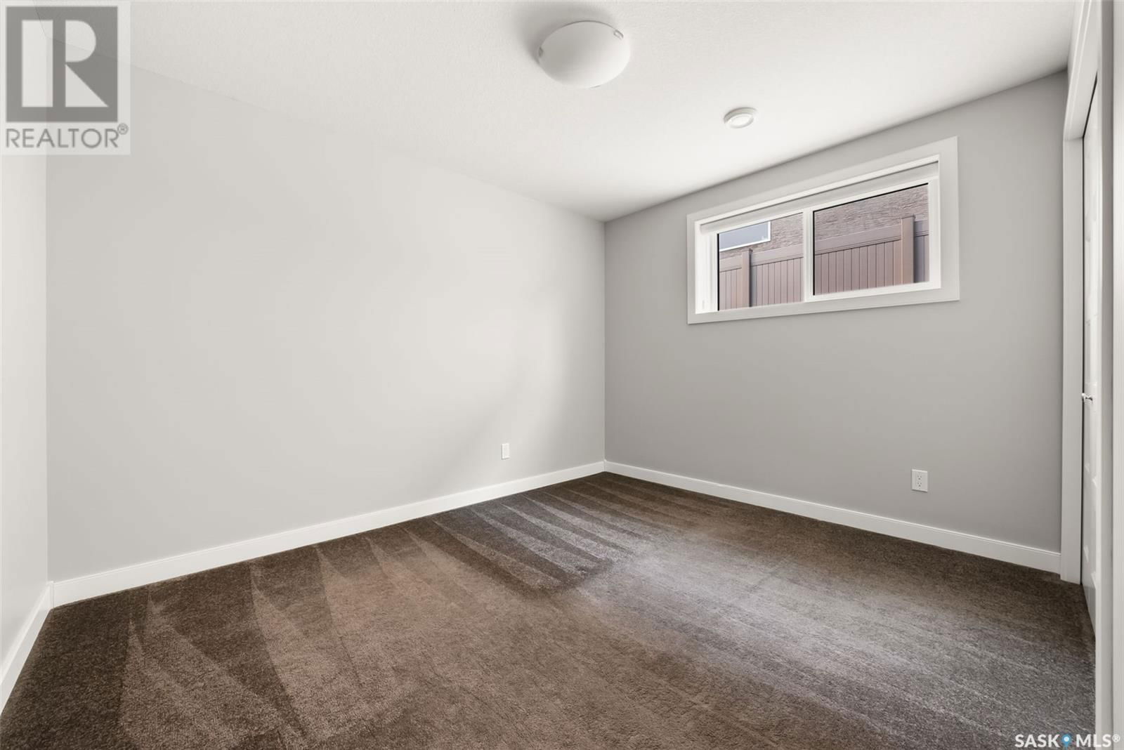 3945 SANDHILL CRESCENT Image 35