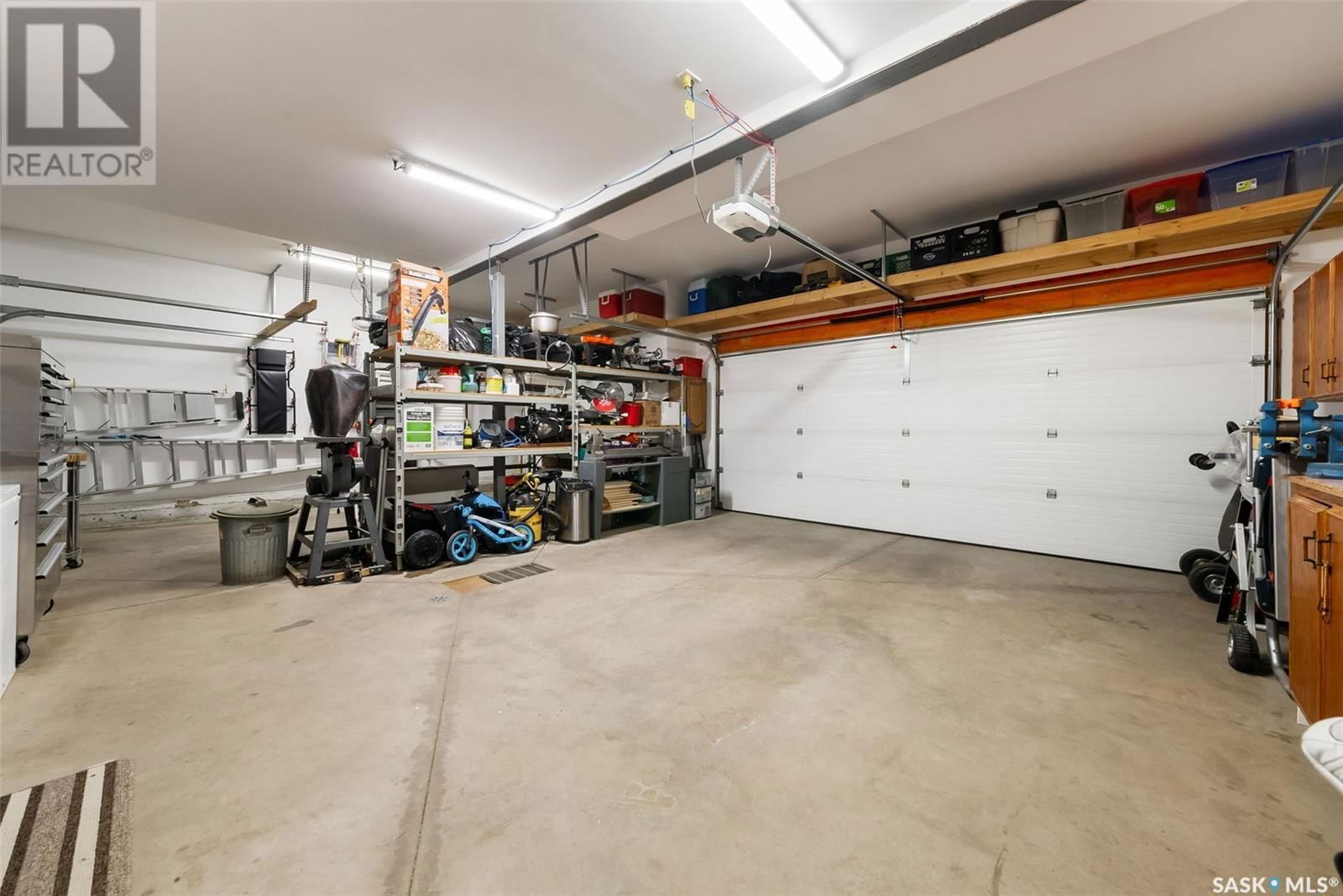 3945 SANDHILL CRESCENT Image 39