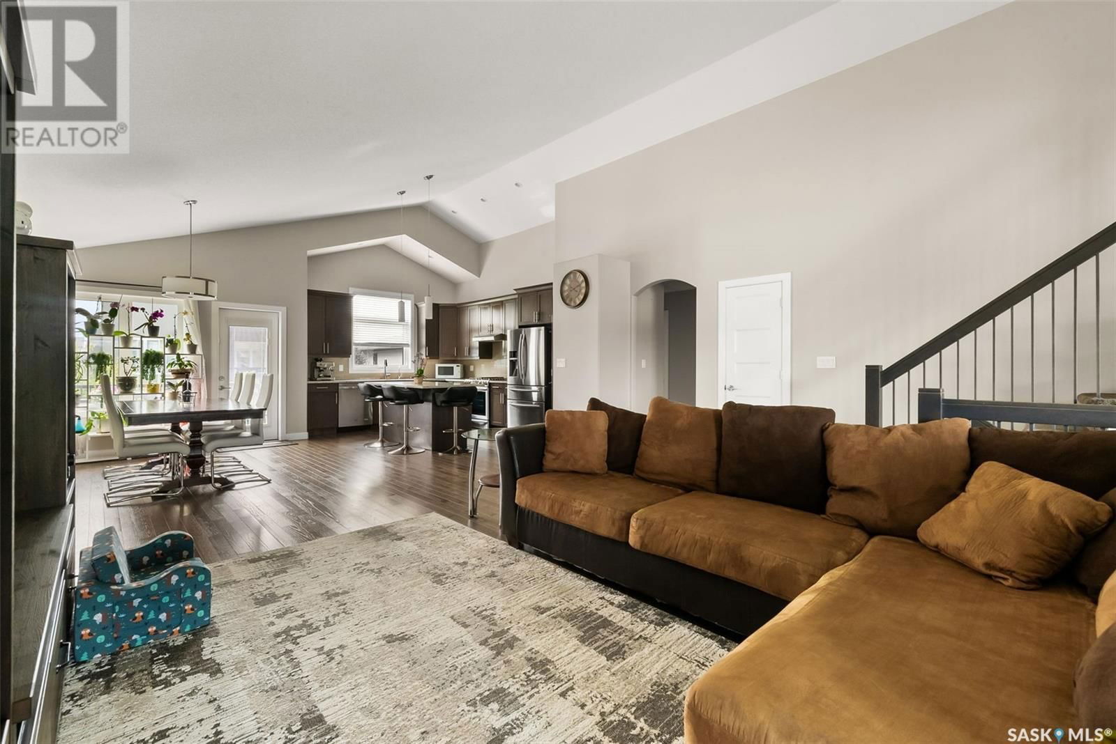 3945 SANDHILL CRESCENT Image 6
