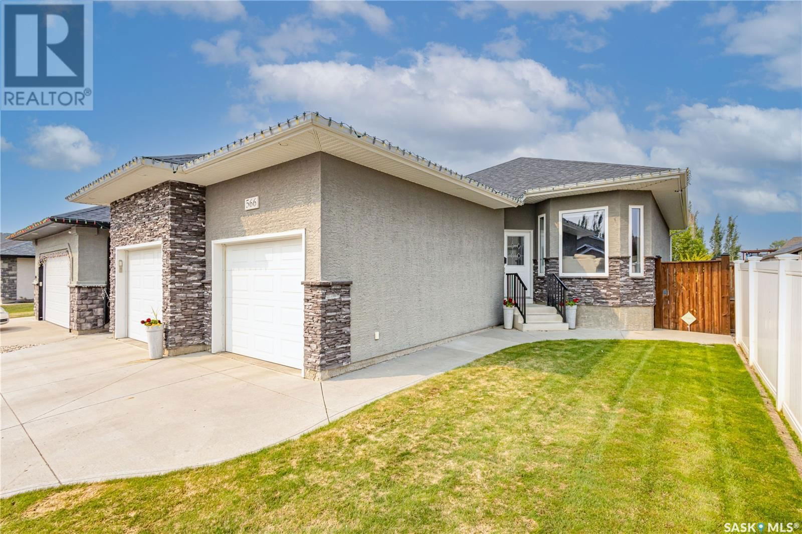 566 REMPEL MANOR Image 1