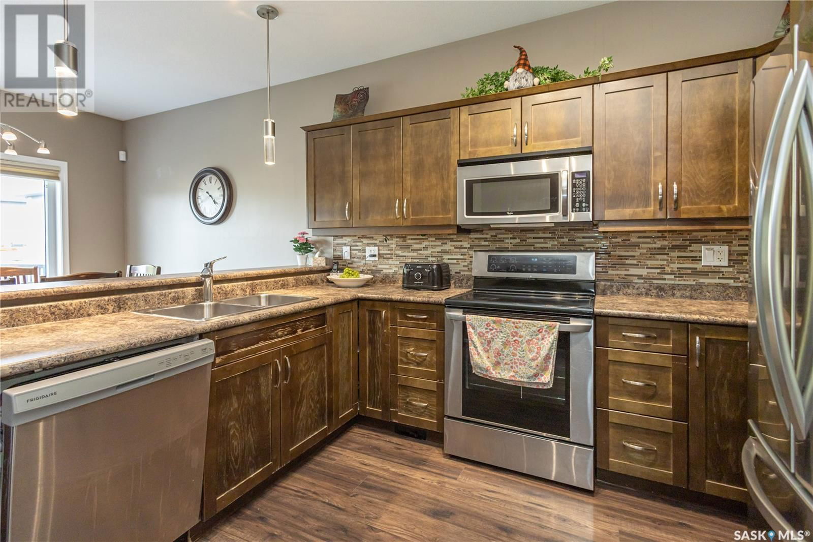 566 REMPEL MANOR Image 11