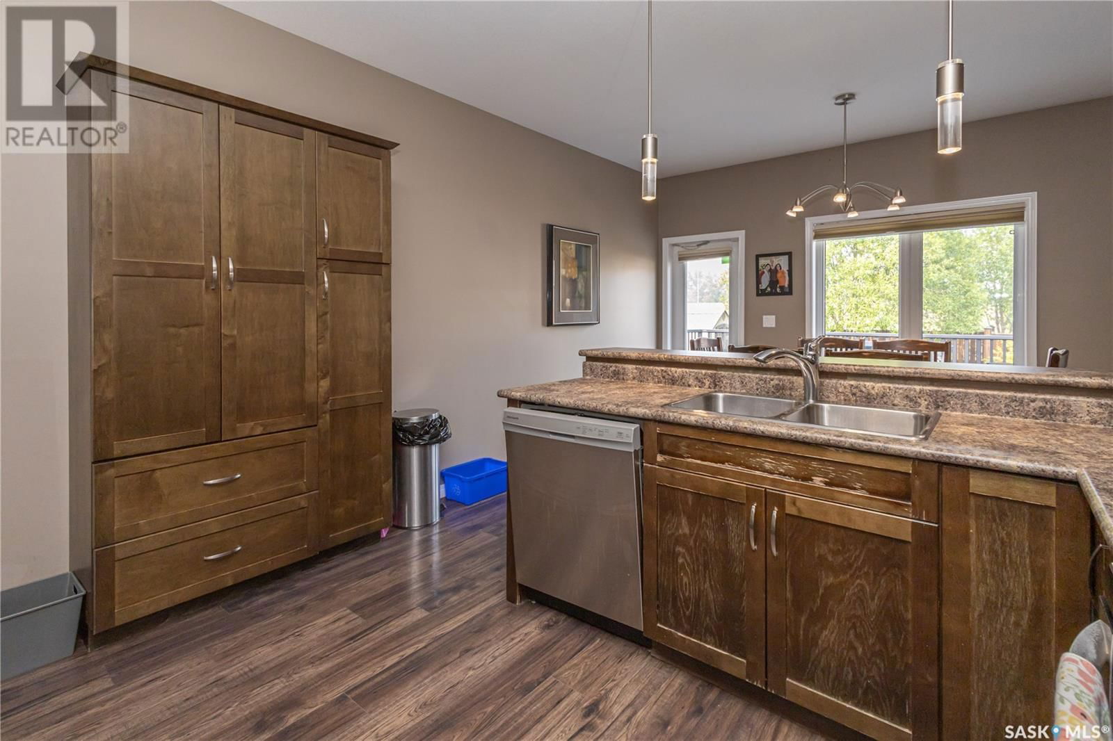 566 REMPEL MANOR Image 12