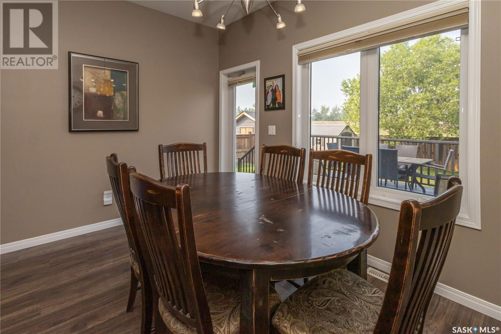 566 REMPEL MANOR Image 15