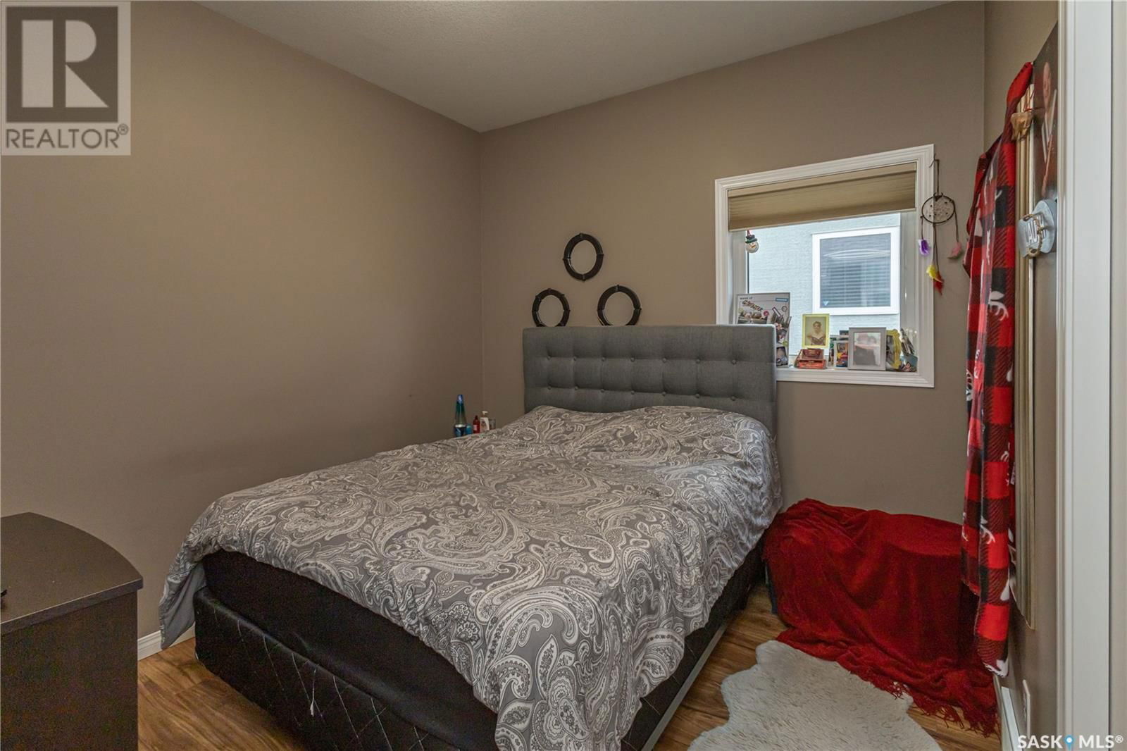 566 REMPEL MANOR Image 16