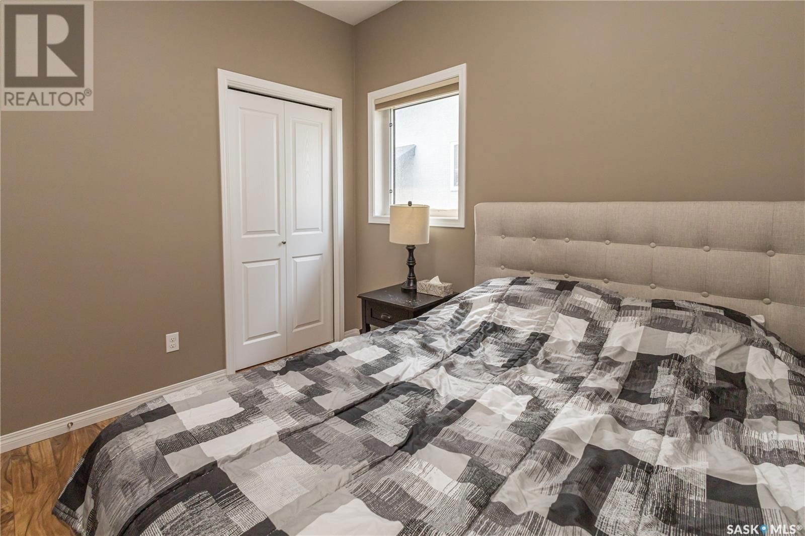 566 REMPEL MANOR Image 19