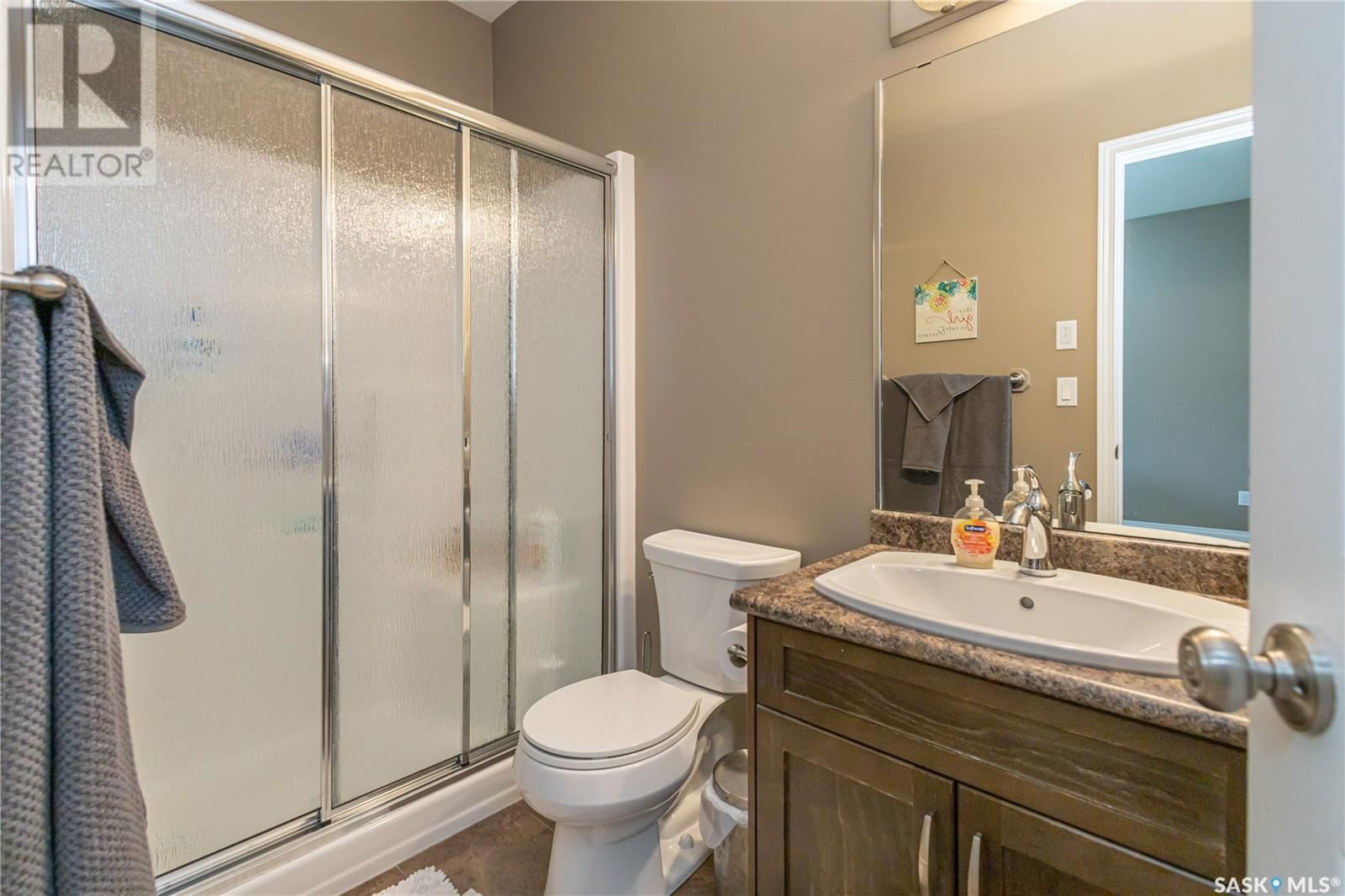 566 REMPEL MANOR Image 24