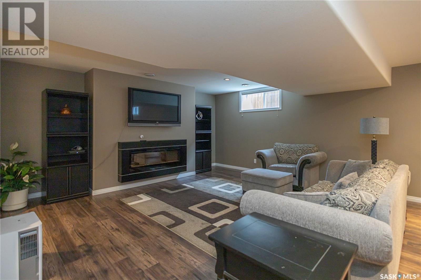 566 REMPEL MANOR Image 25
