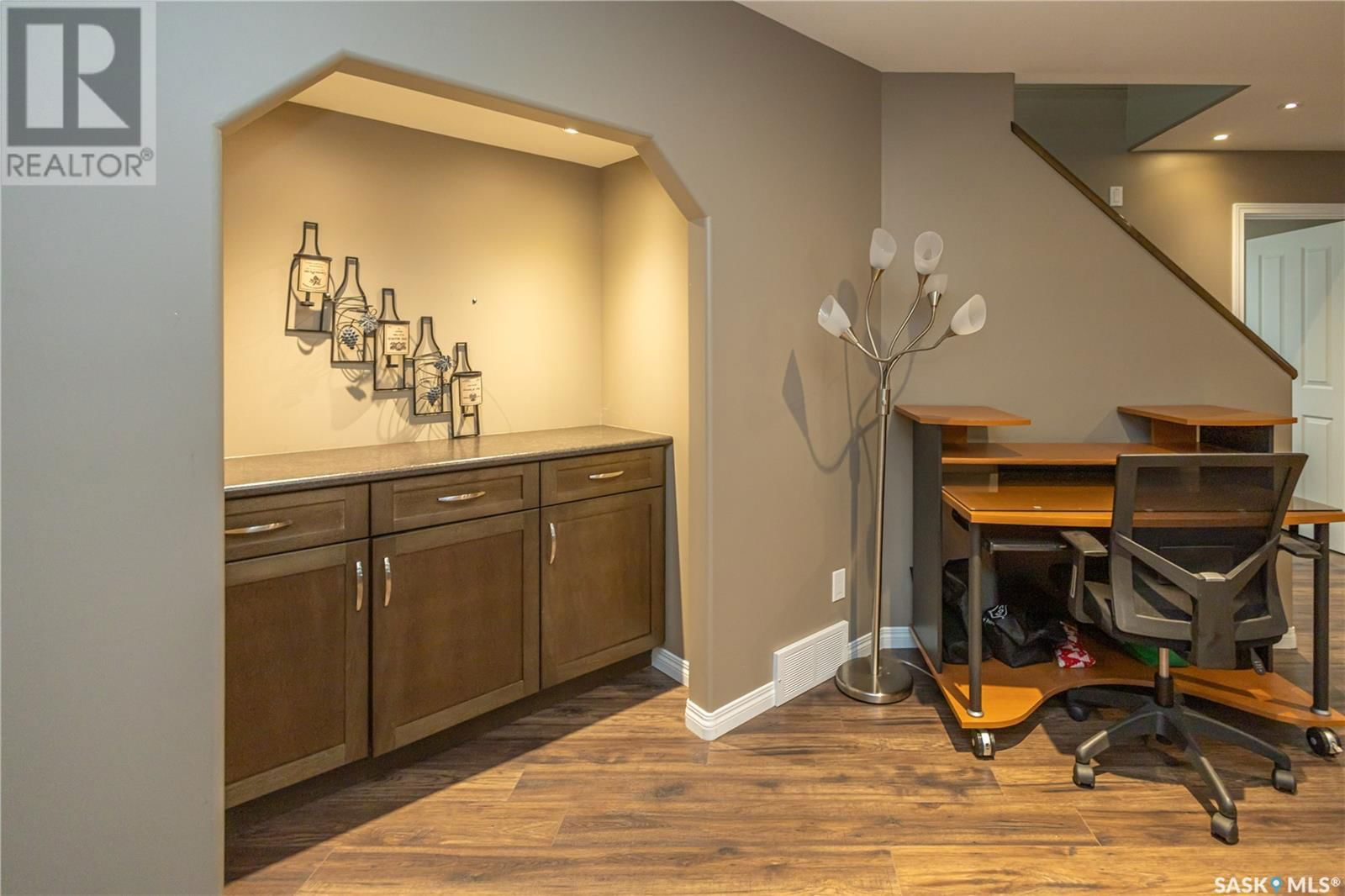 566 REMPEL MANOR Image 26