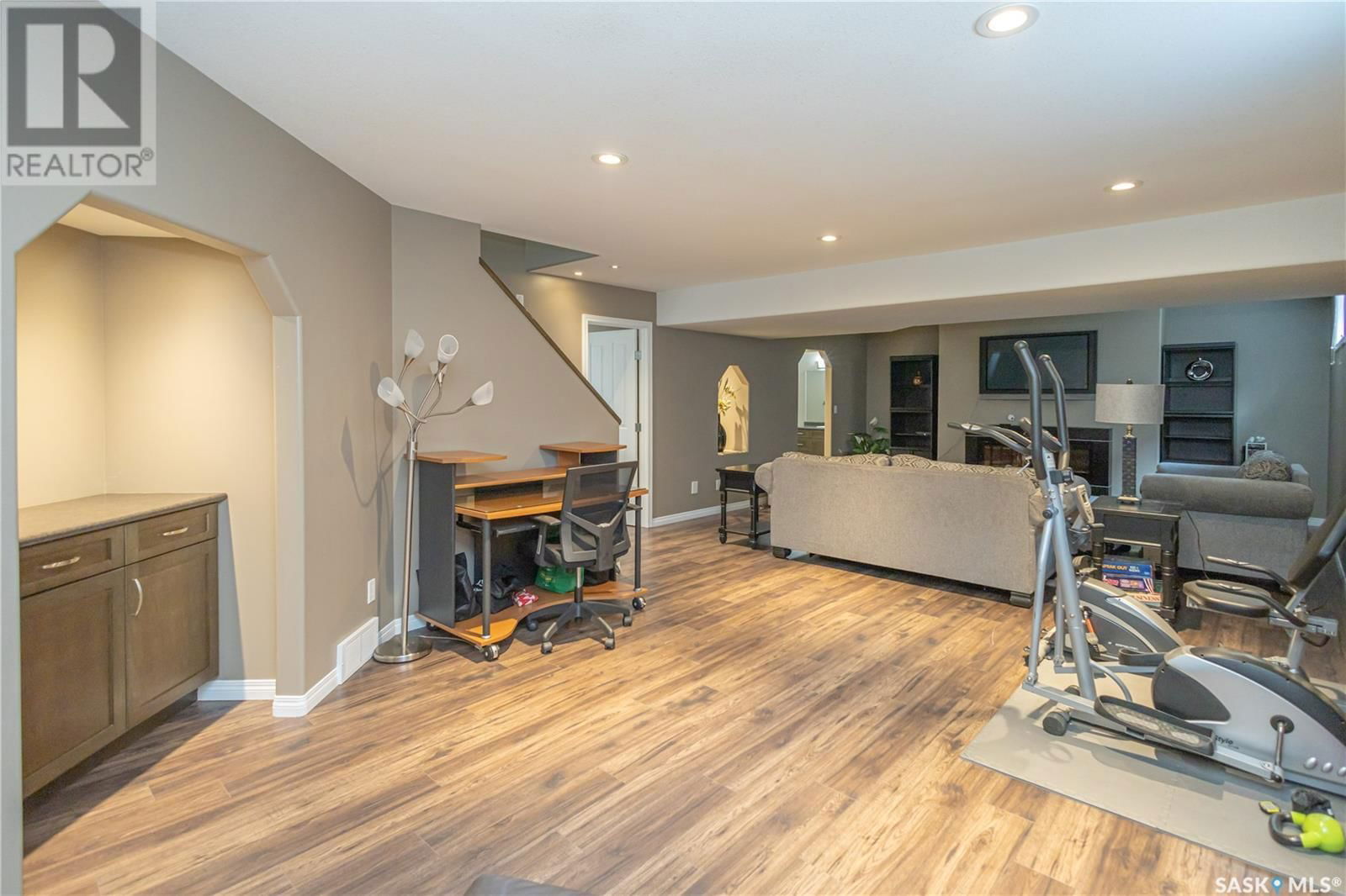 566 REMPEL MANOR Image 27