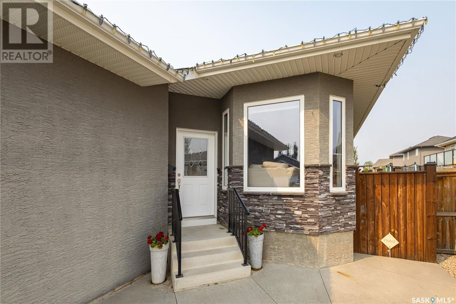 566 REMPEL MANOR Image 3