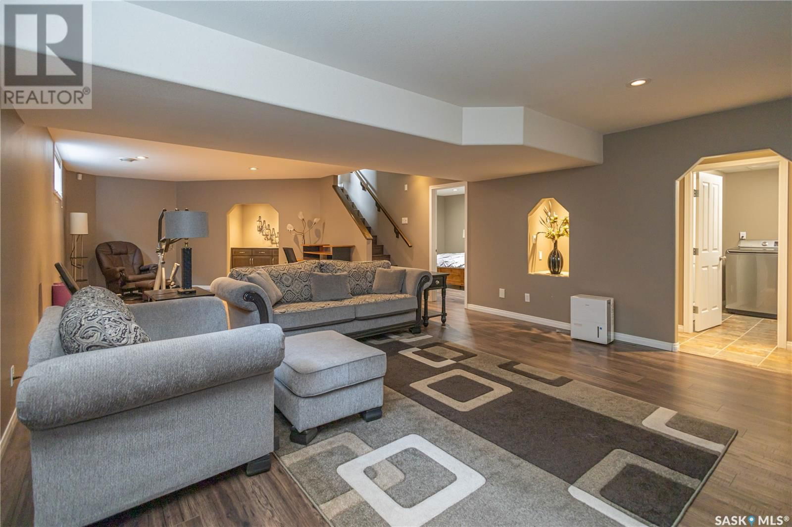 566 REMPEL MANOR Image 30