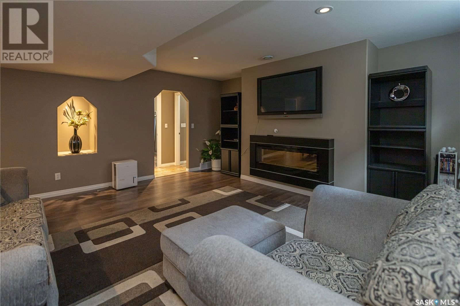 566 REMPEL MANOR Image 31