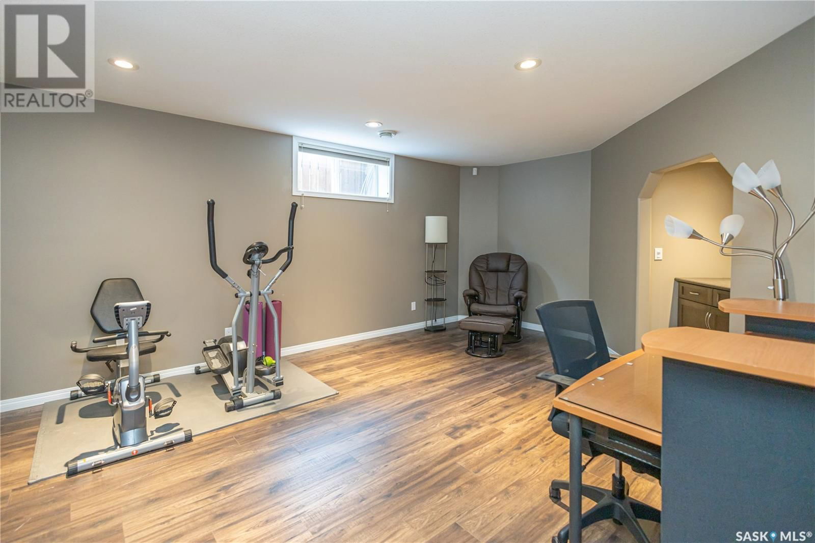 566 REMPEL MANOR Image 33
