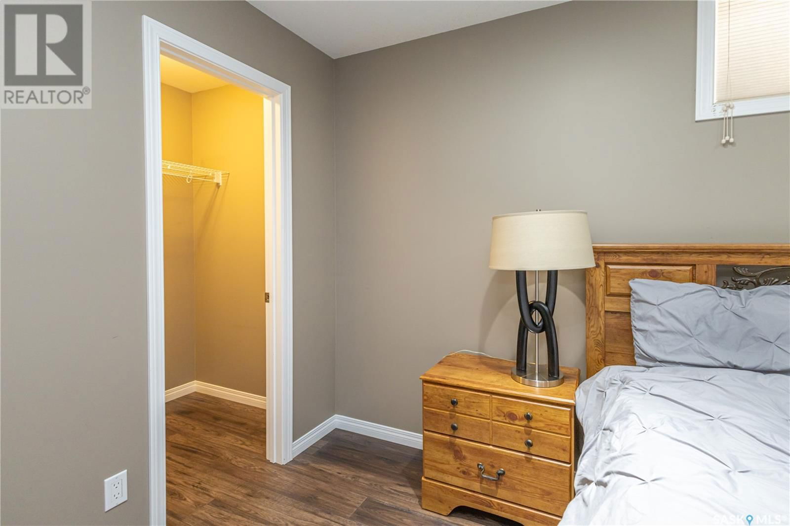 566 REMPEL MANOR Image 34