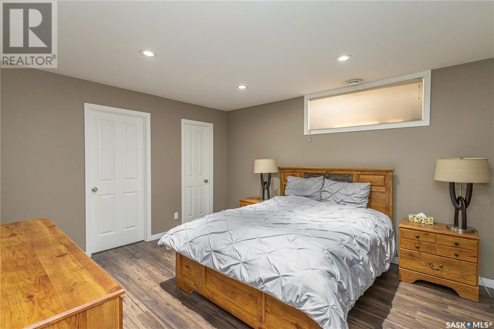 566 REMPEL MANOR Image 35