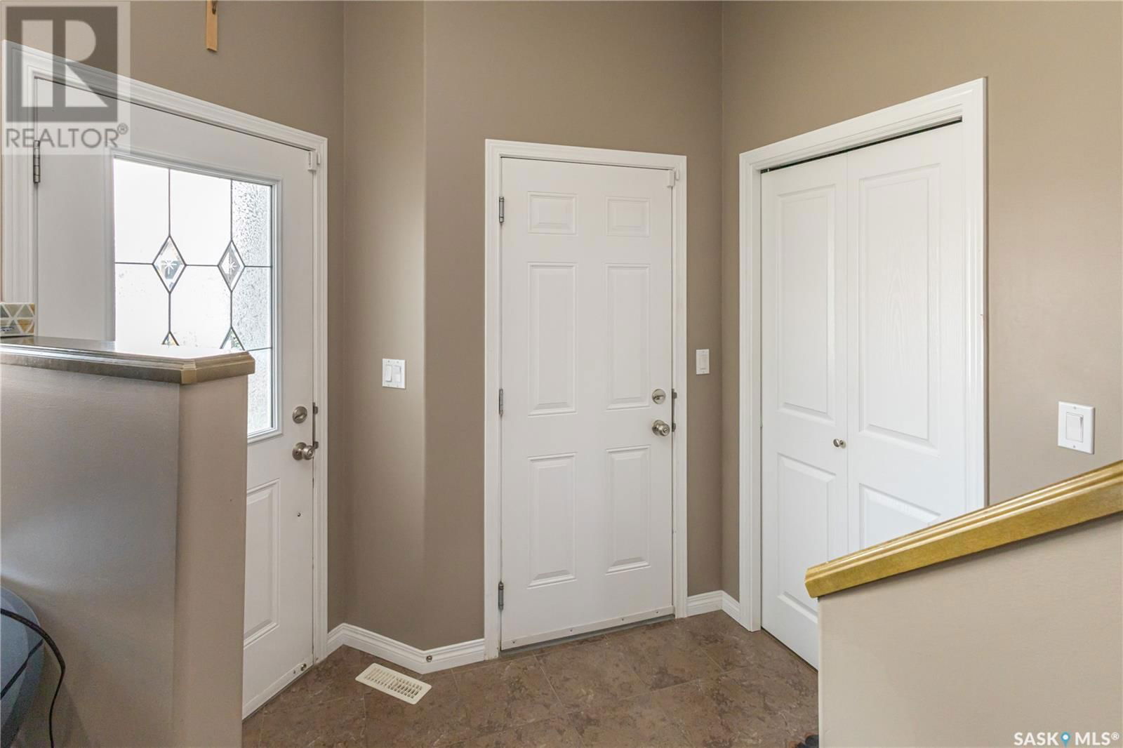 566 REMPEL MANOR Image 4