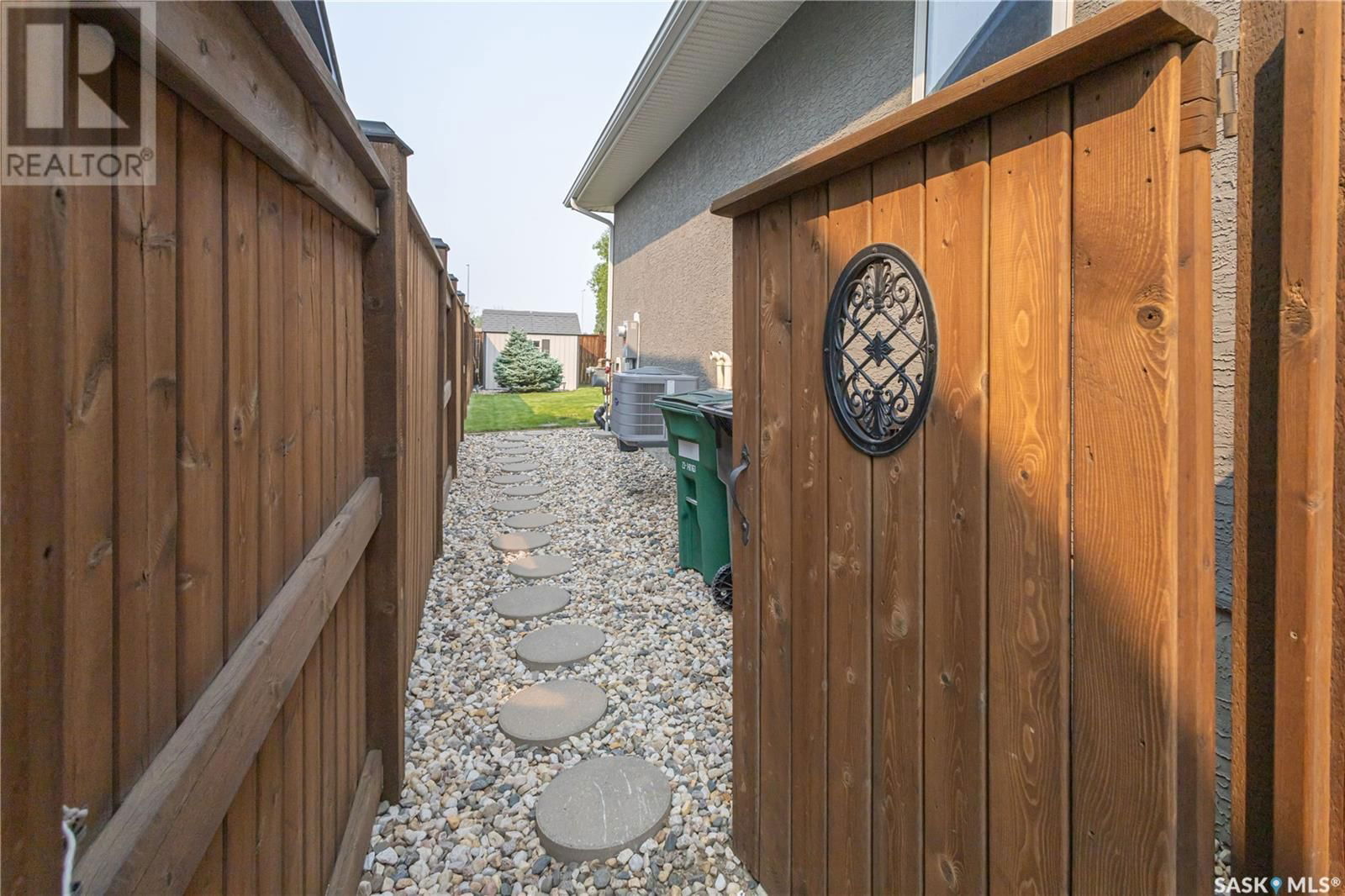 566 REMPEL MANOR Image 41