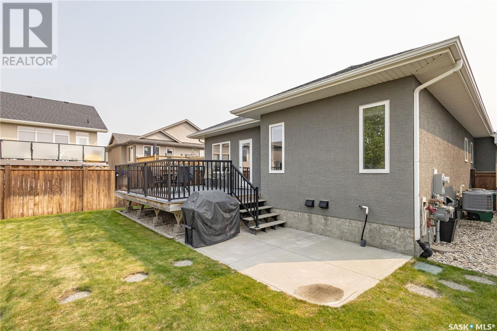 566 REMPEL MANOR Image 44