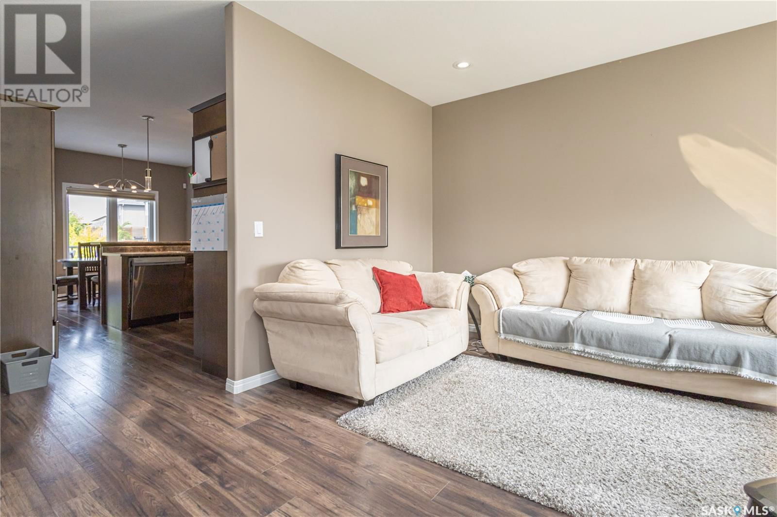 566 REMPEL MANOR Image 5