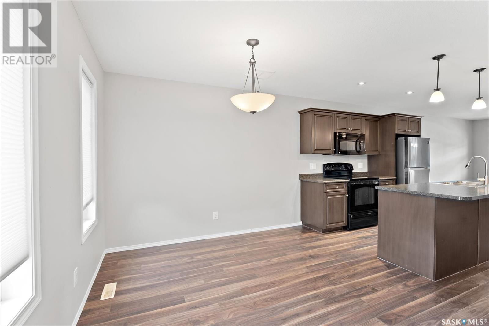 212 LANGLOIS WAY Image 10