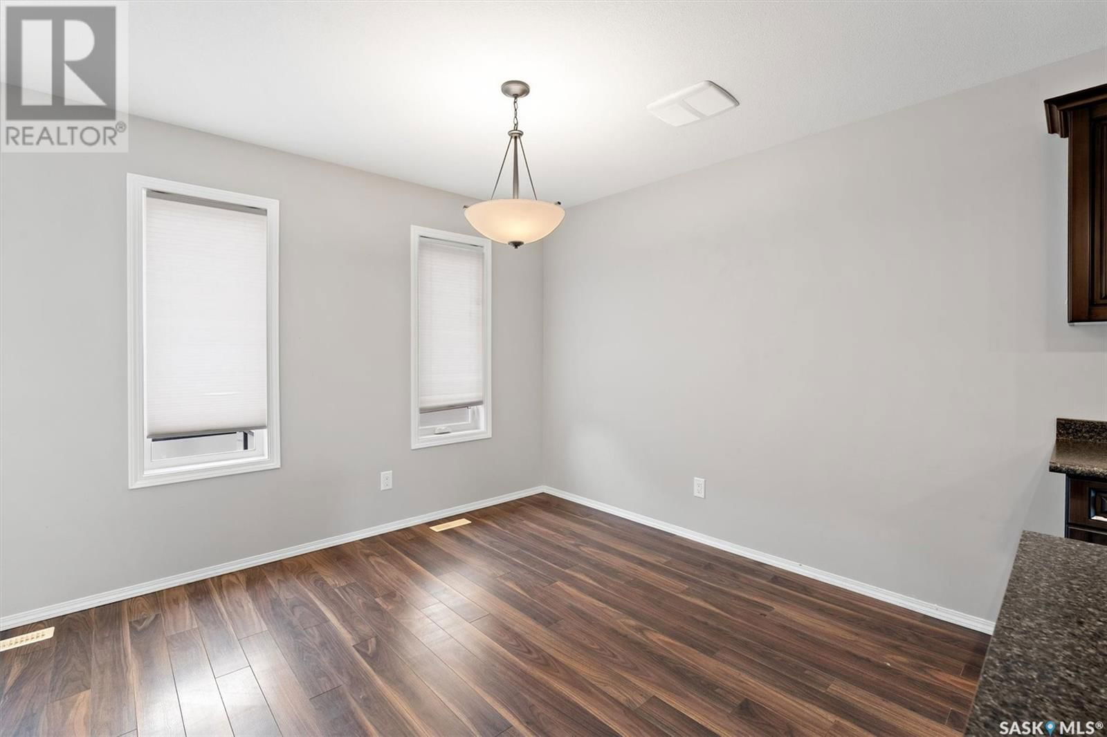 212 LANGLOIS WAY Image 11